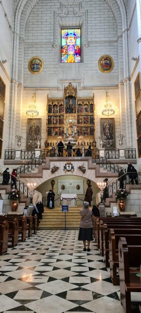 interior de la Catedral de La Almudena de Madrid